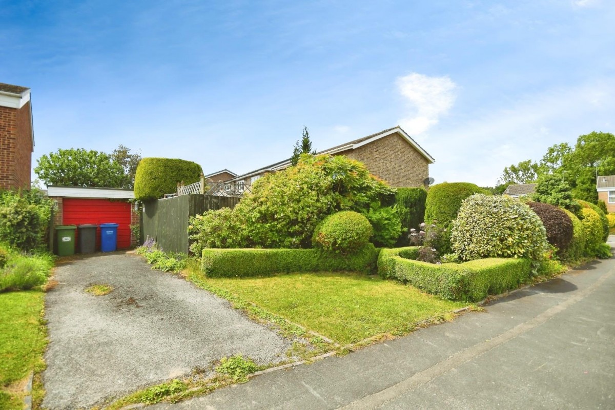 Moorland View Road, Walton, Chesterfield, S40 3DF