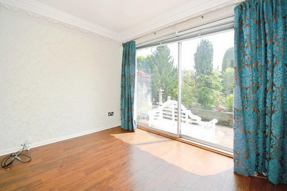 Moorland View Road, Walton, Chesterfield, S40 3DF