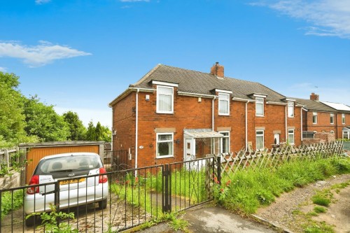 East Crescent, Duckmanton, Chesterfield, S44 5ET