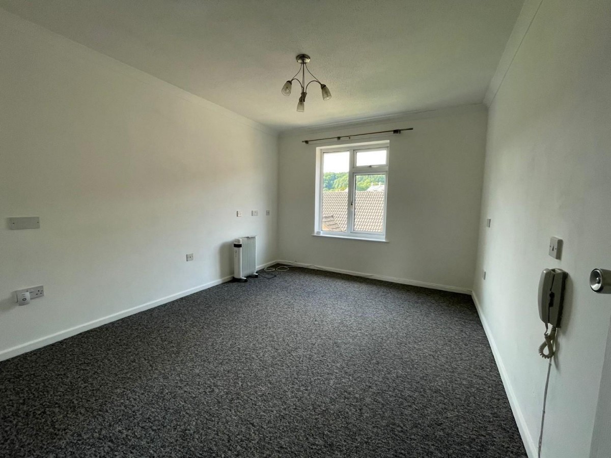 Reine Barnes Close, Woodmancote, Dursley, GL11 4BQ