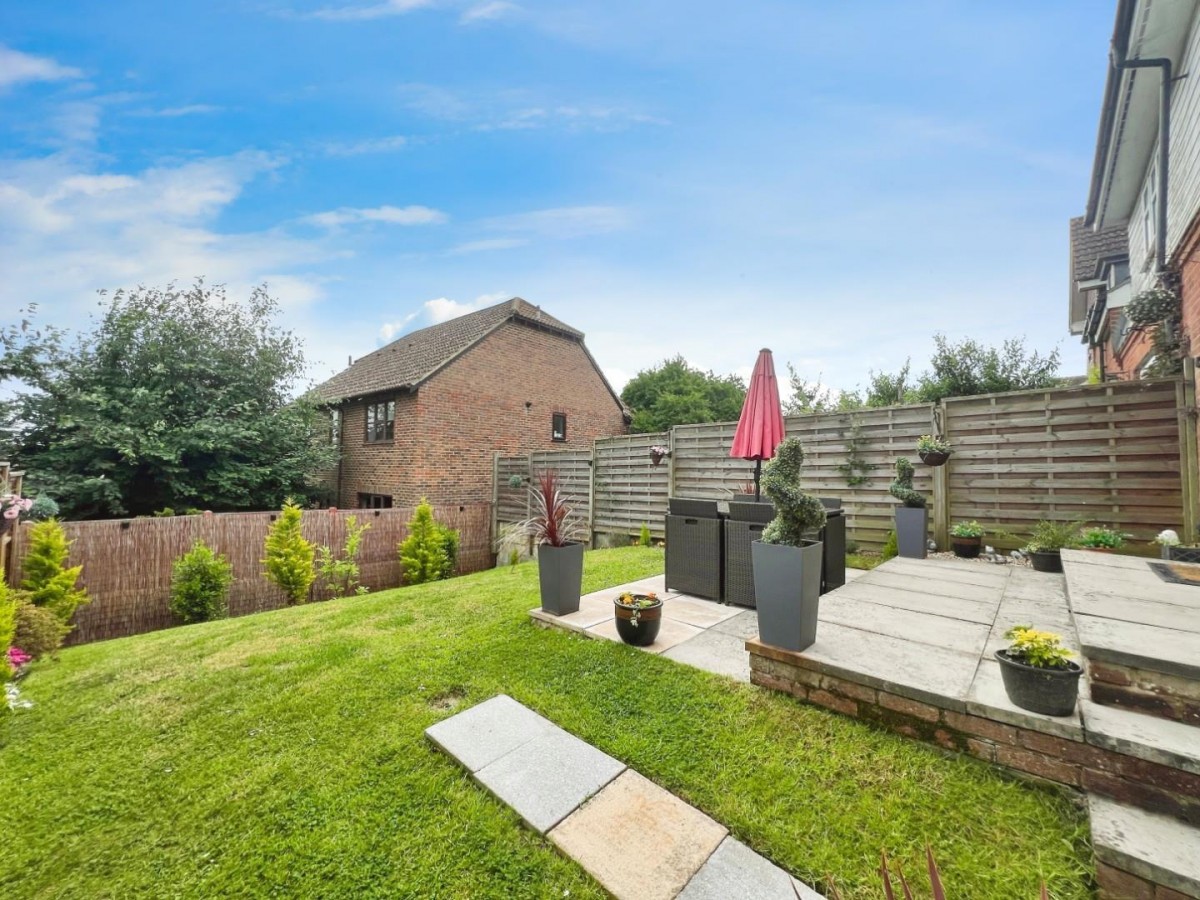 Gravelly Field, Singleton