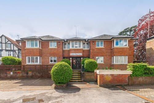 Crown Rose Court, Tring