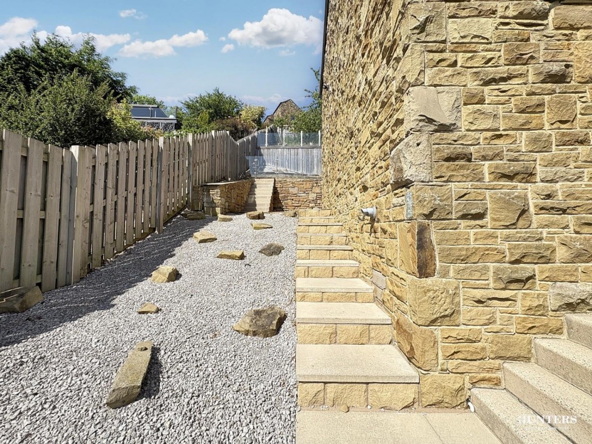 High Street, Thornhill, Dewsbury