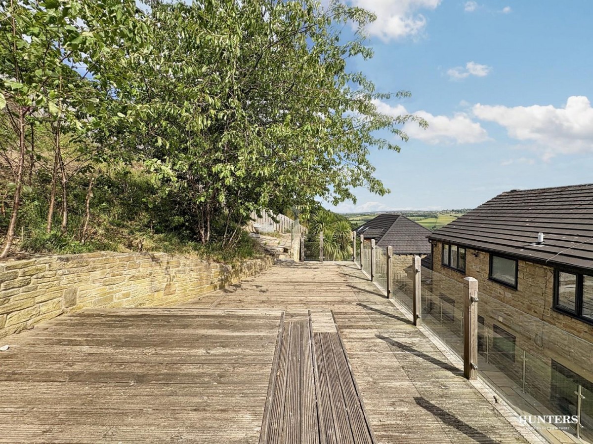 High Street, Thornhill, Dewsbury