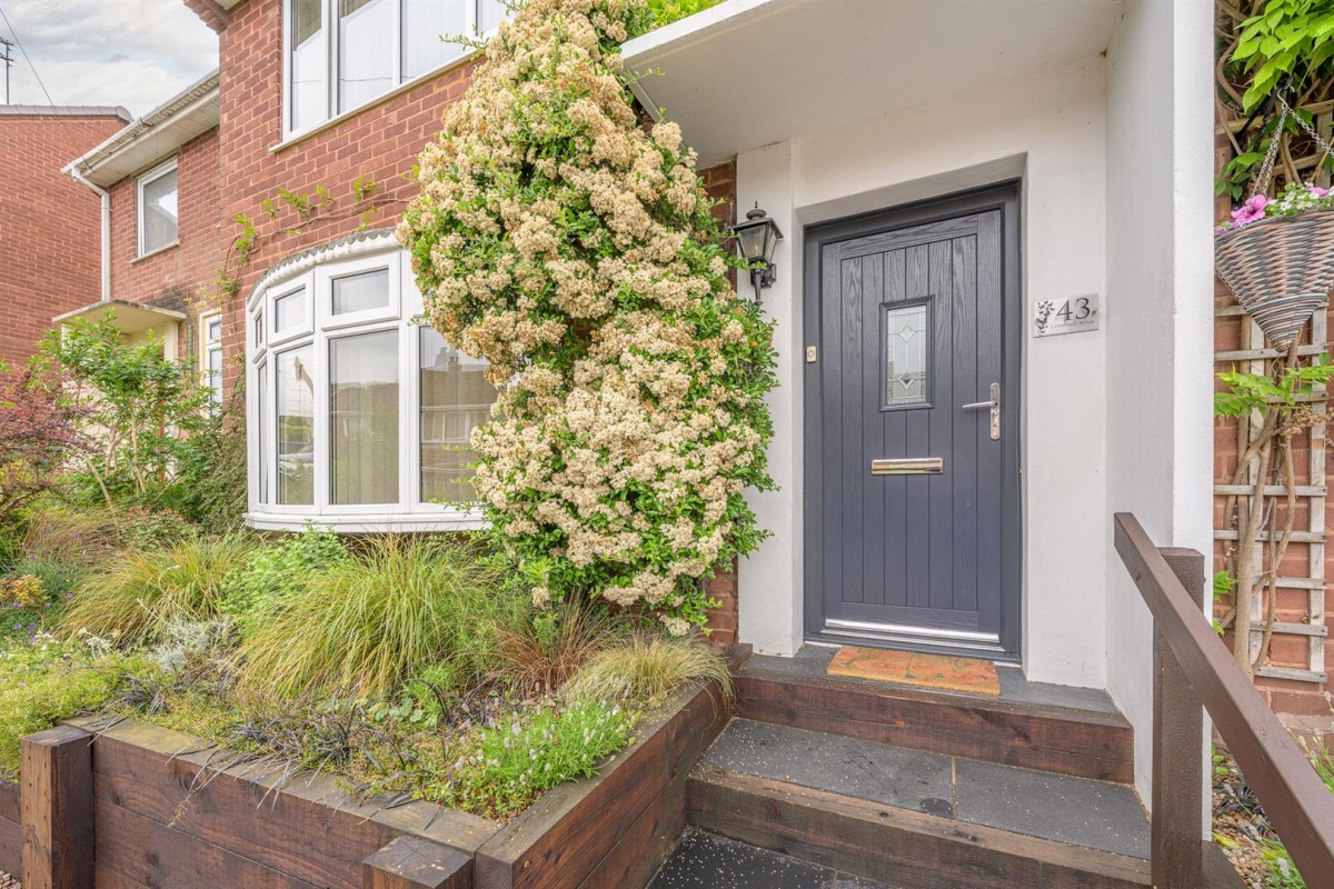 Cornwall Road, Wollaston, Stourbridge, DY8 4TE