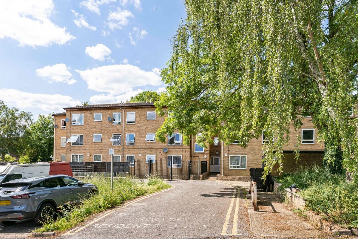 Claret Gardens, London