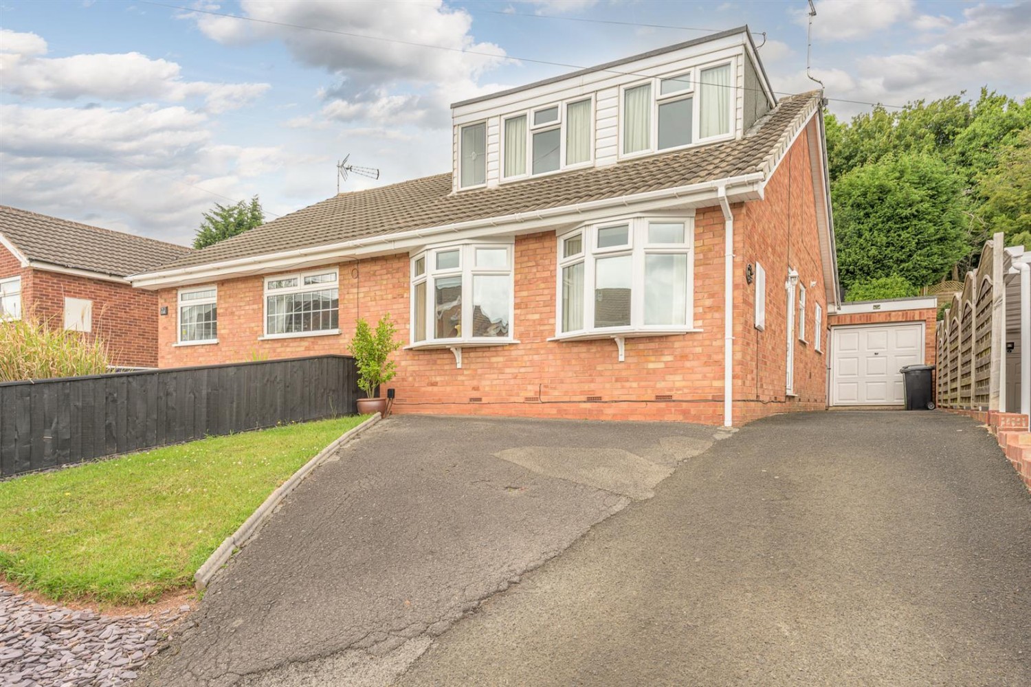 Ragees Road, Kingswinford, DY6 8NG
