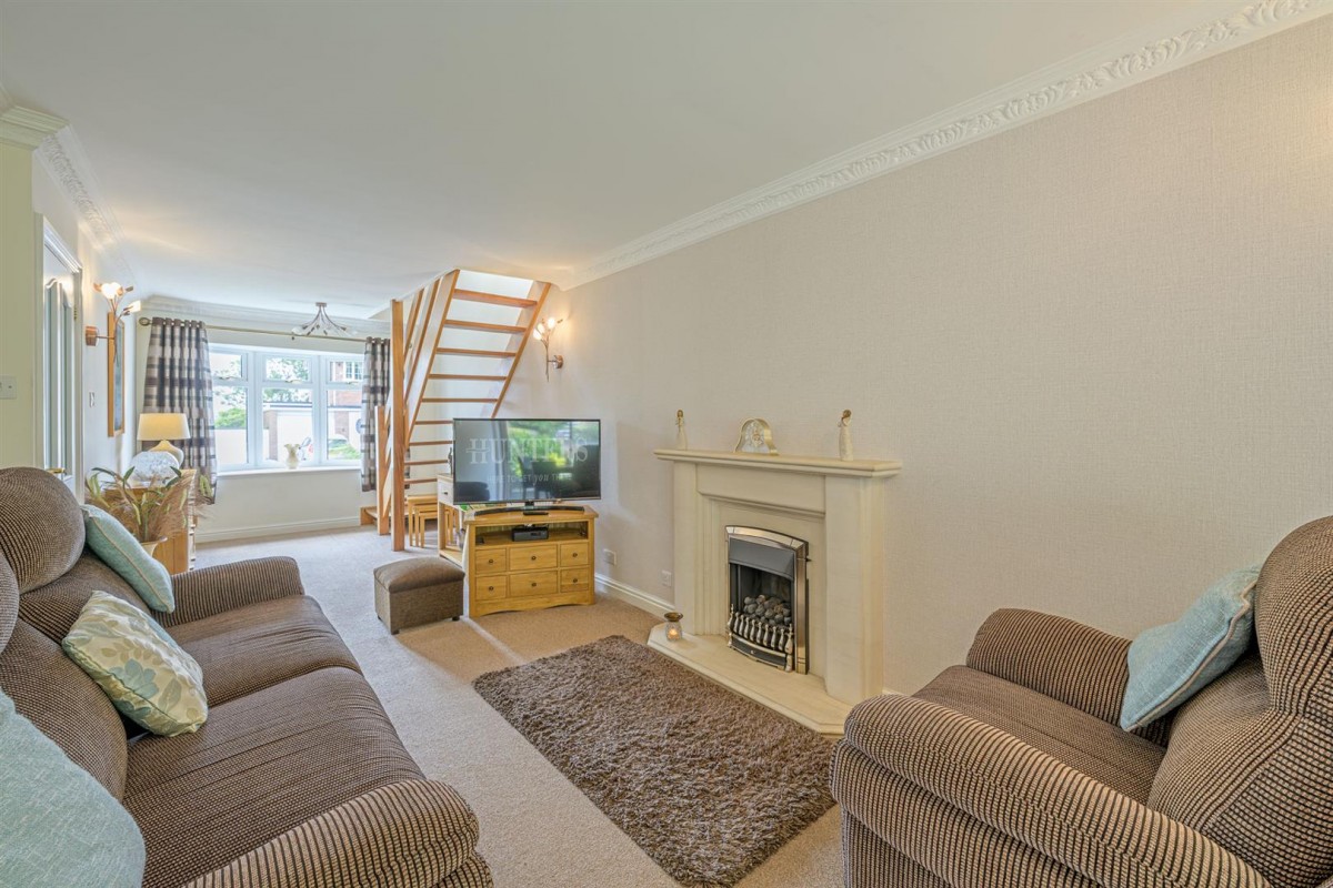 Ragees Road, Kingswinford, DY6 8NG