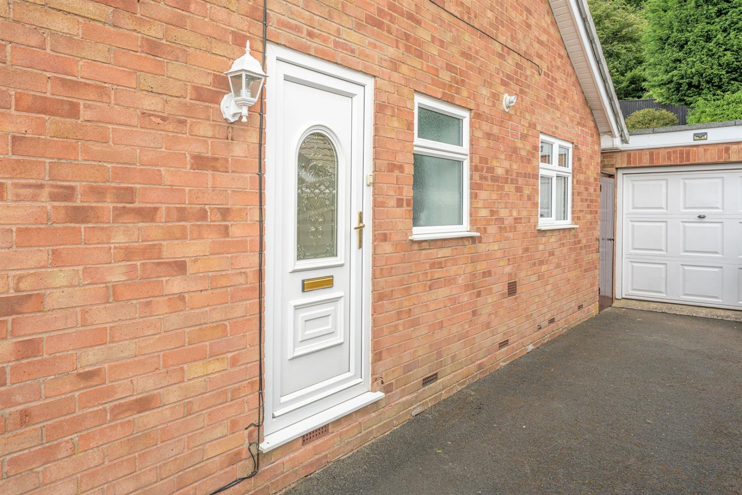 Ragees Road, Kingswinford, DY6 8NG