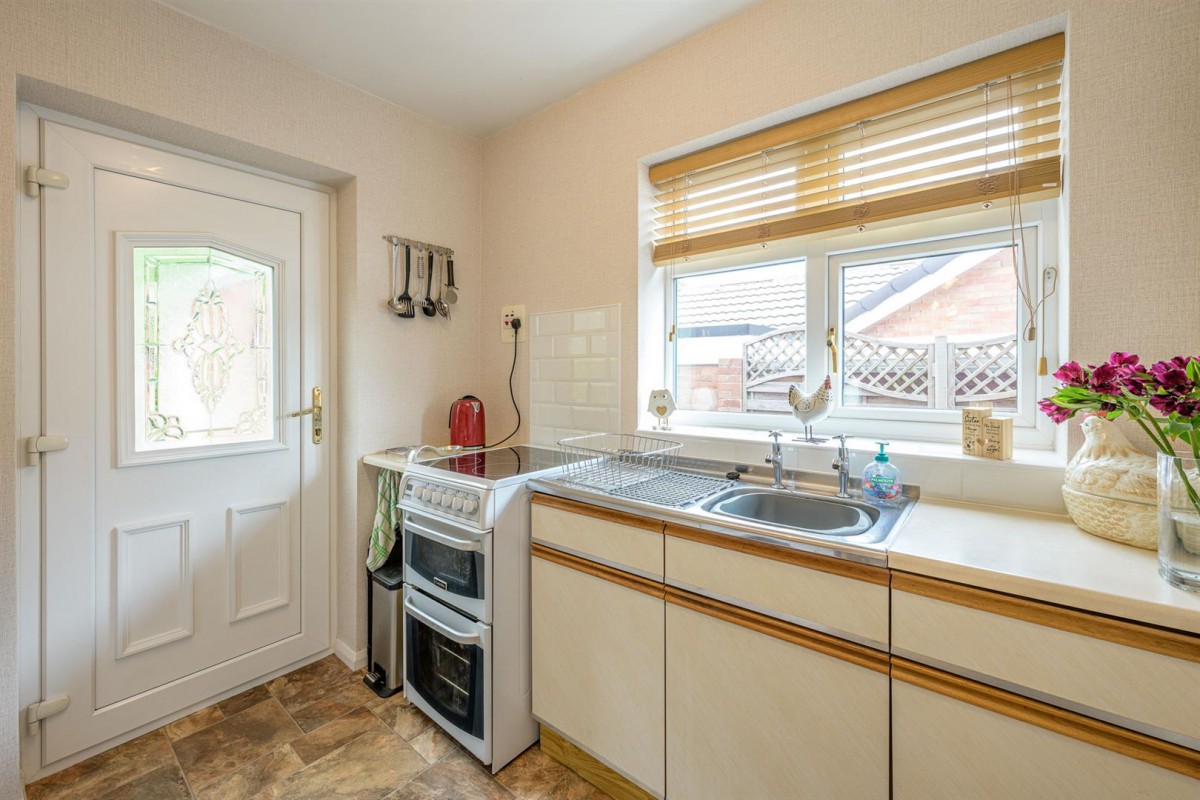 Ragees Road, Kingswinford, DY6 8NG