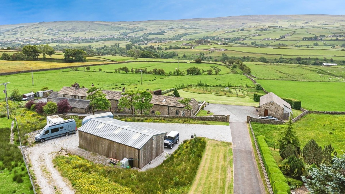 Haws Barn, Cowling Hill