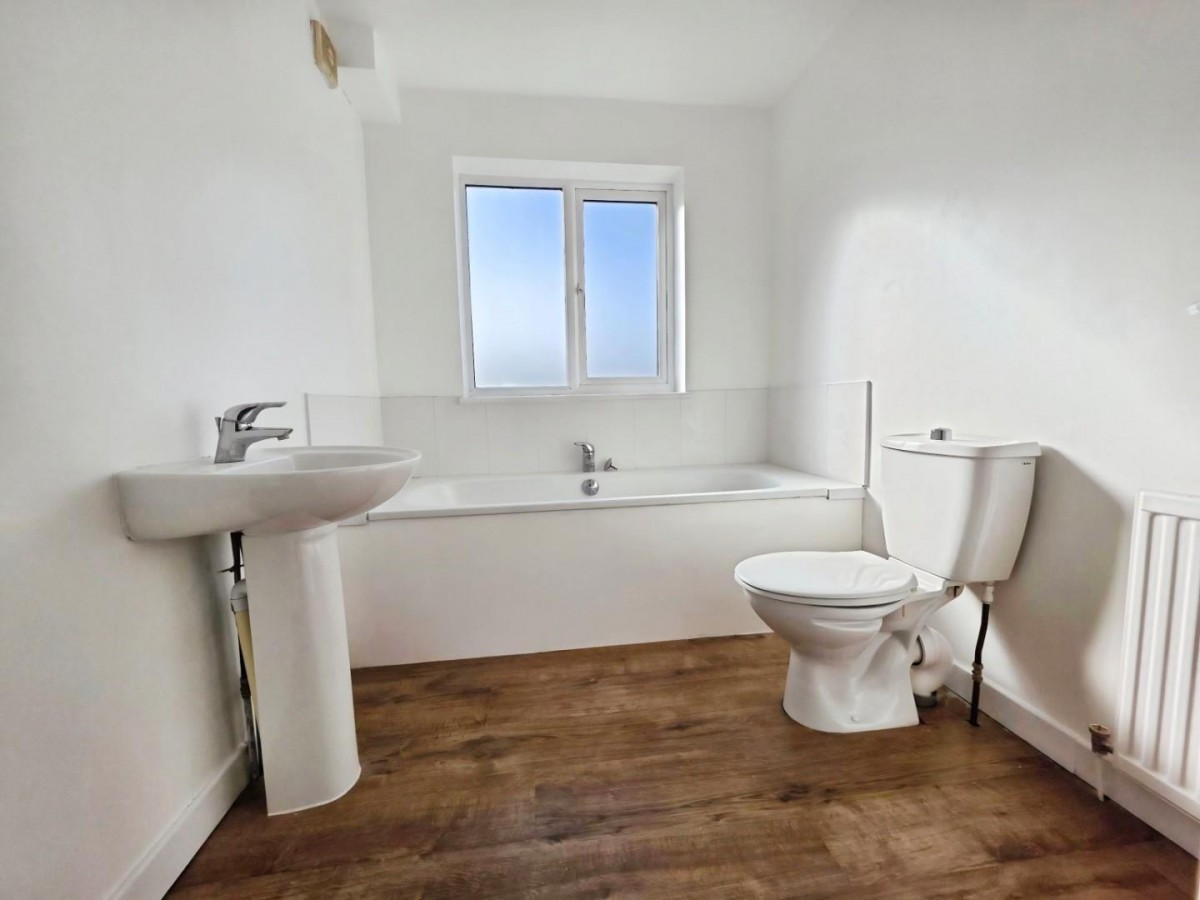 Castle Lane, Moreton Valence