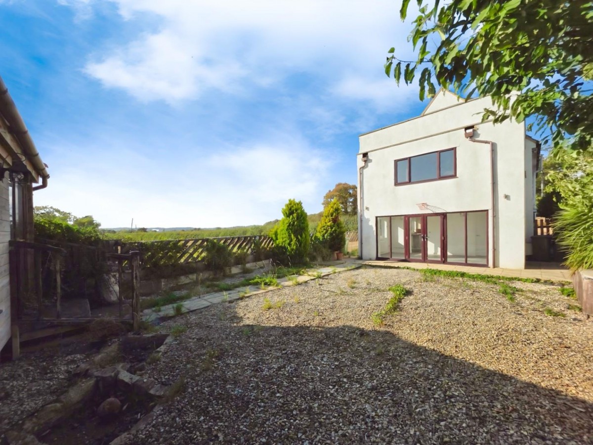 Castle Lane, Moreton Valence