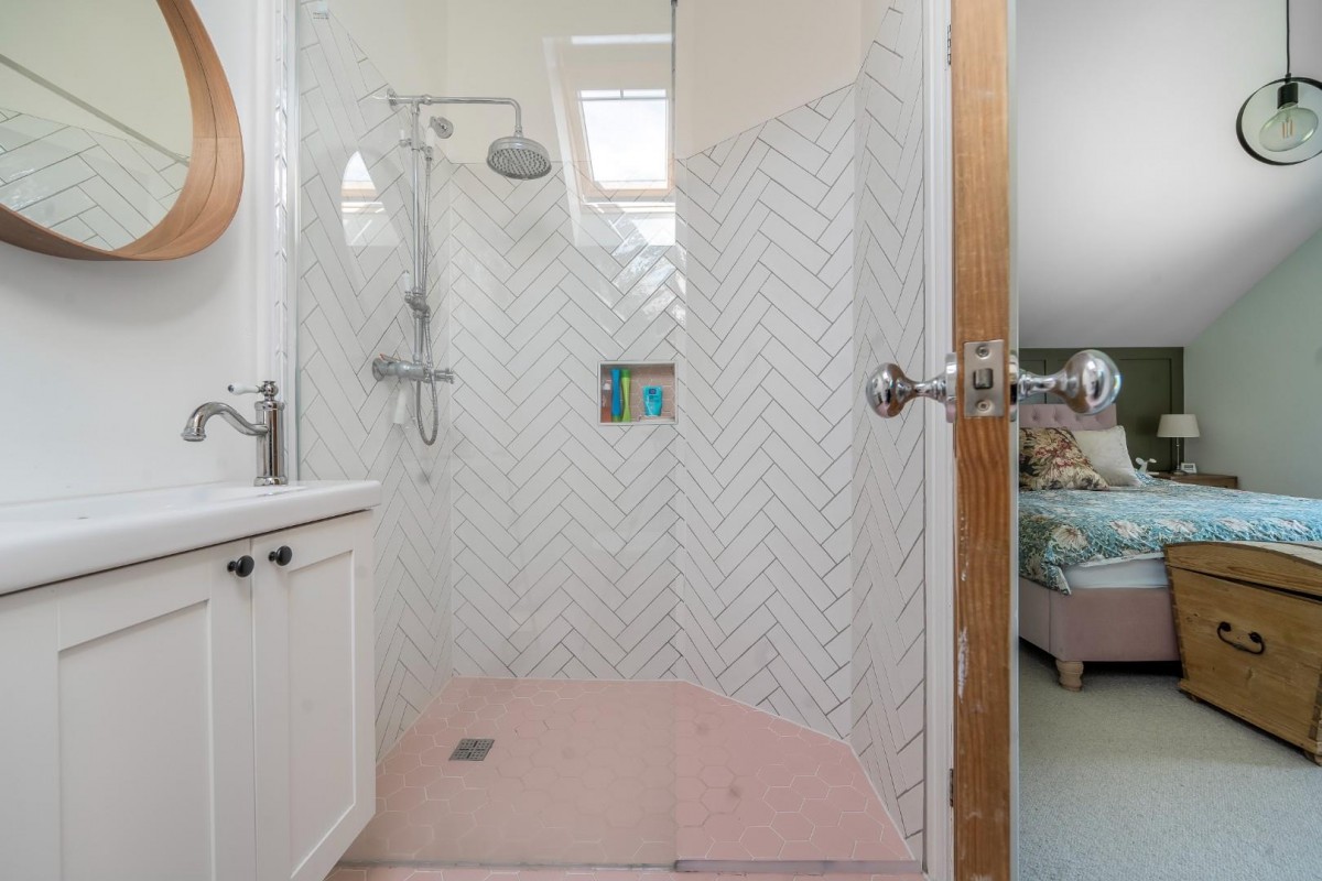 Bristol Road, Cambridge, Gloucester, GL2 7BH