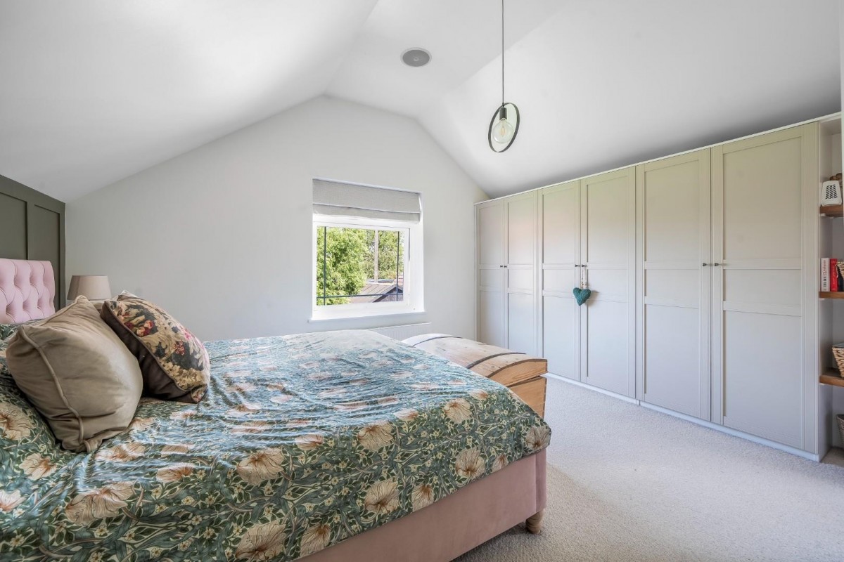 Bristol Road, Cambridge, Gloucester, GL2 7BH