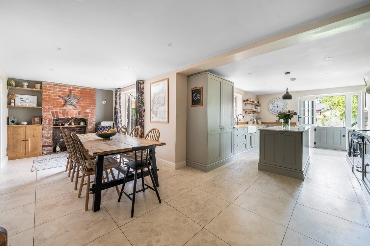 Bristol Road, Cambridge, Gloucester, GL2 7BH