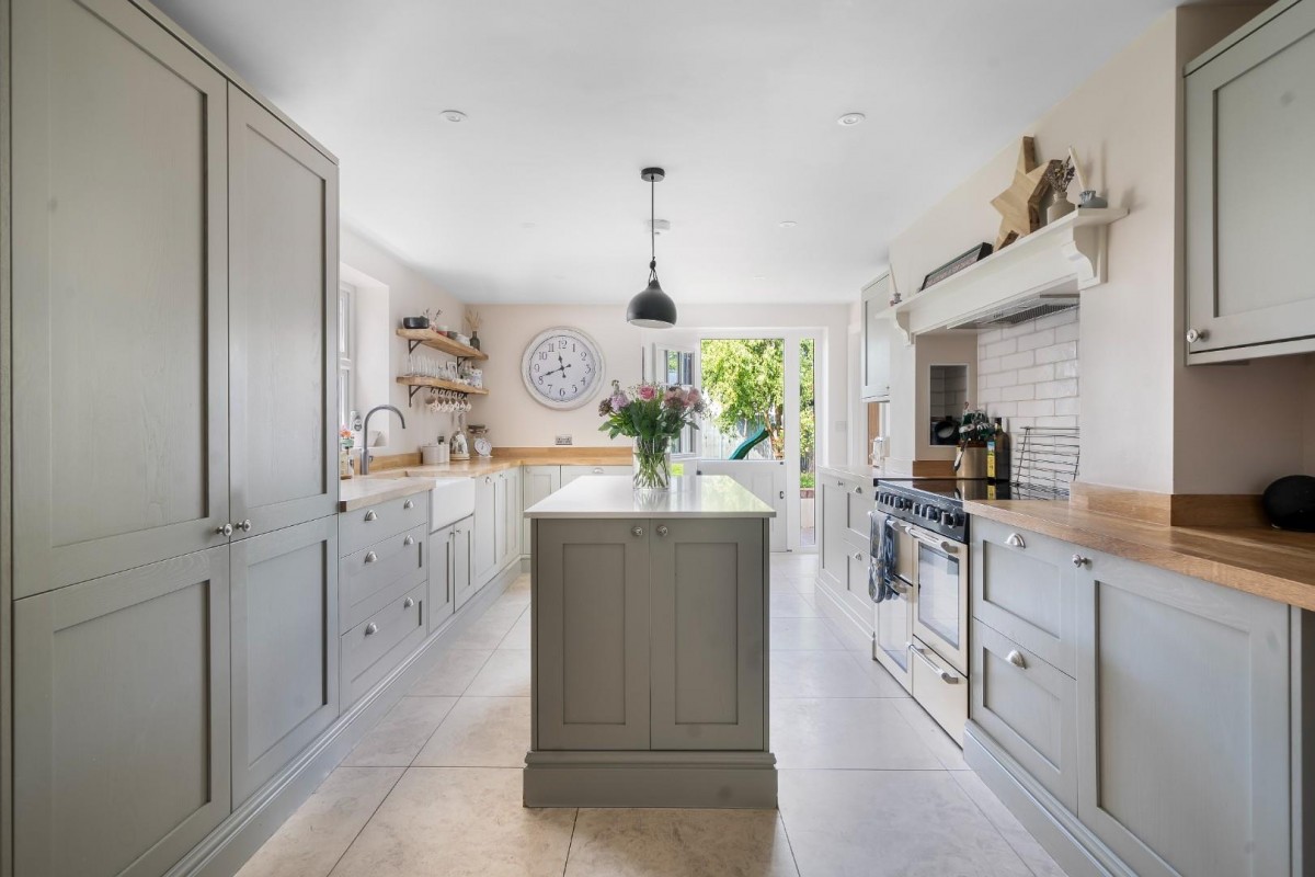 Bristol Road, Cambridge, Gloucester, GL2 7BH