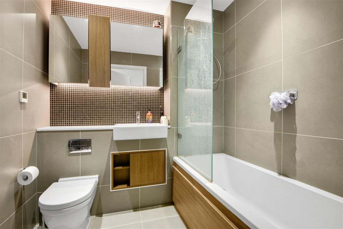 Newnton Close, London, N4