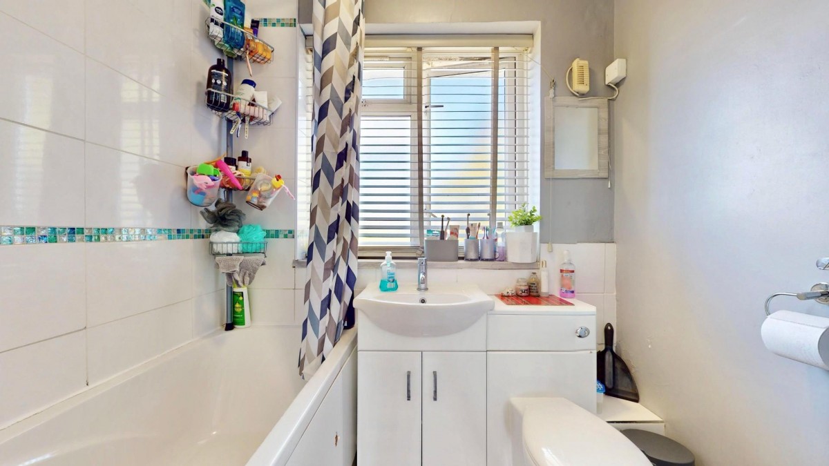 Arneways Avenue, Chadwell Heath, RM6