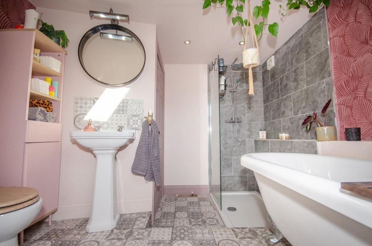 Mangotsfield Road, Mangotsfield, Bristol, BS16 9LG