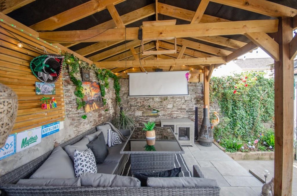 Mangotsfield Road, Mangotsfield, Bristol, BS16 9LG