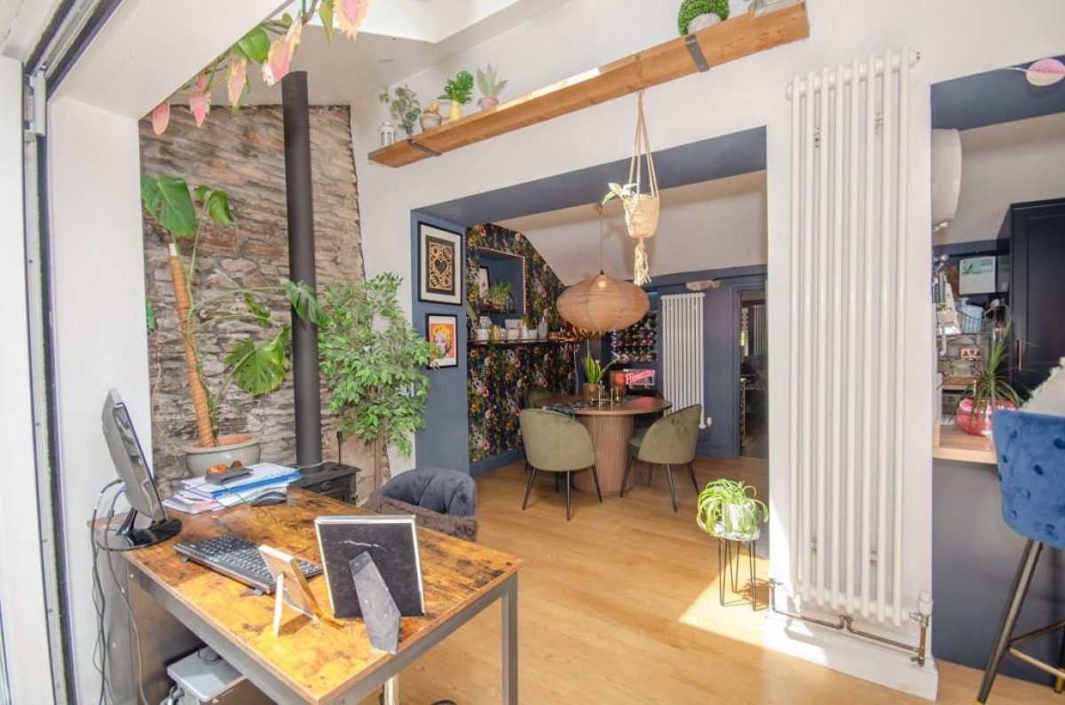 Mangotsfield Road, Mangotsfield, Bristol, BS16 9LG