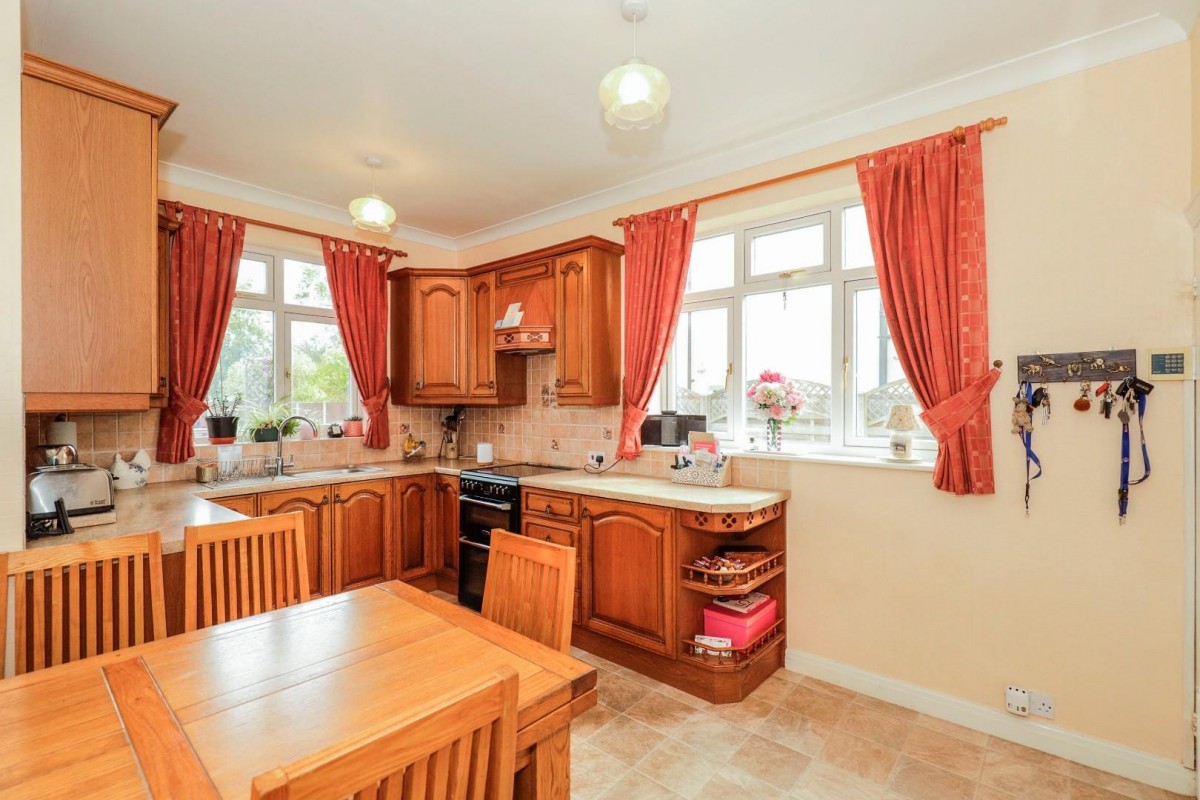 Almsford Avenue, Harrogate