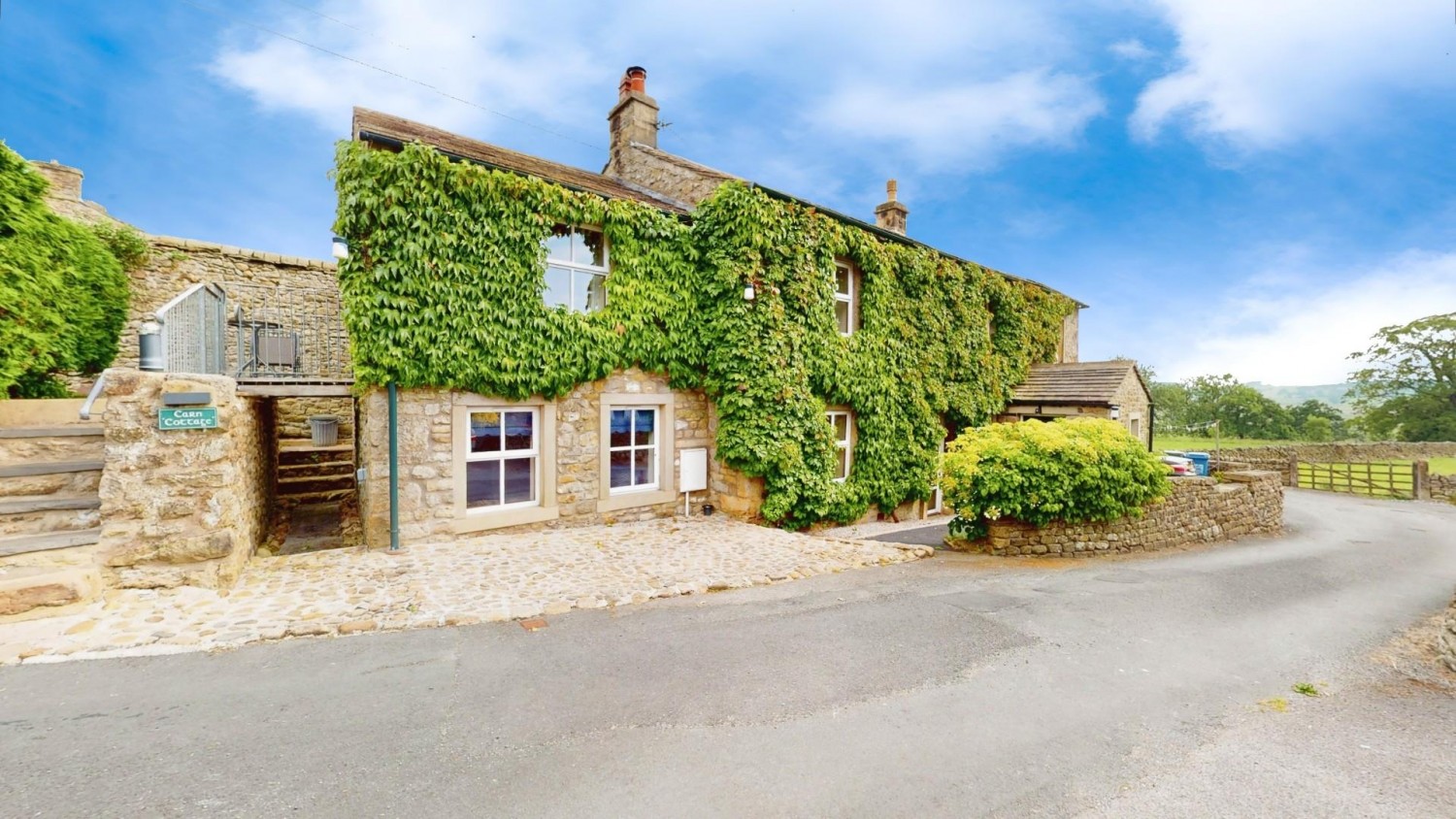 Tranmere Cottage & Carn Cottage, Hoyle Hill, Long Preston, Skipton