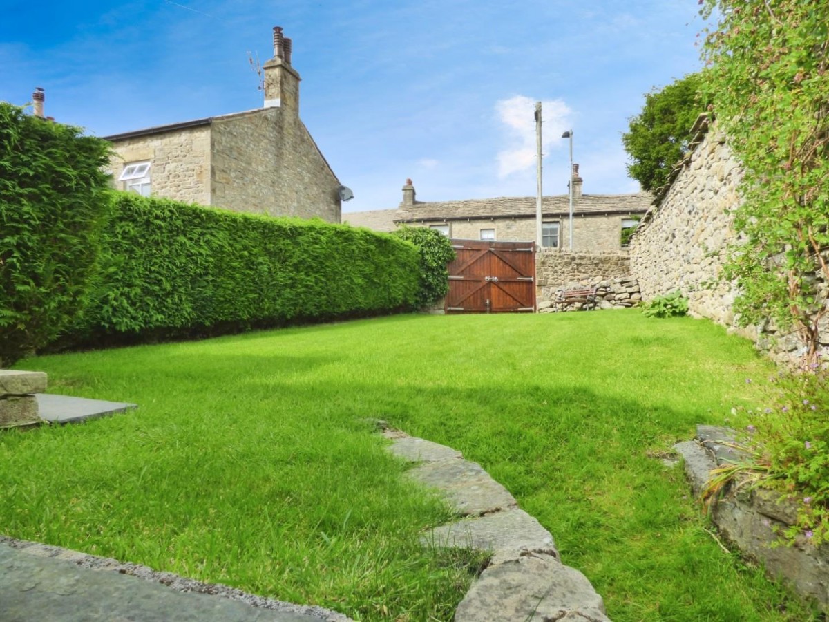 Tranmere Cottage & Carn Cottage, Hoyle Hill, Long Preston, Skipton