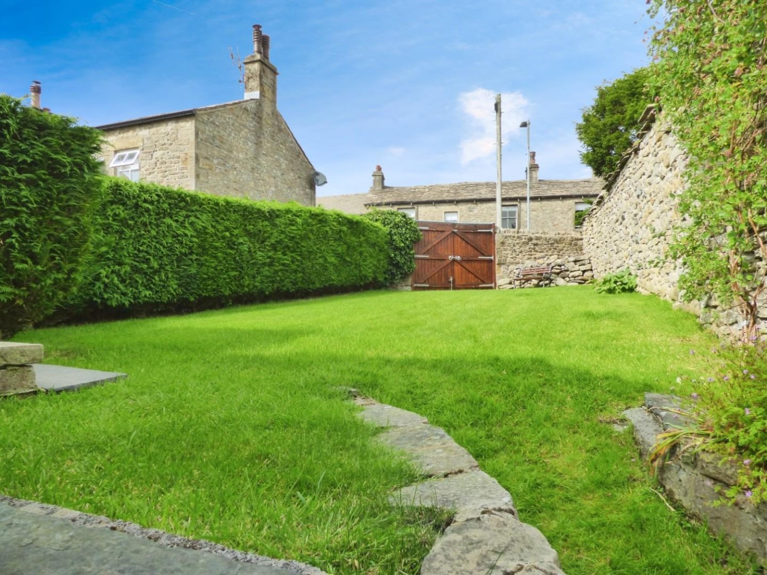 Tranmere Cottage & Carn Cottage, Hoyle Hill, Long Preston, Skipton