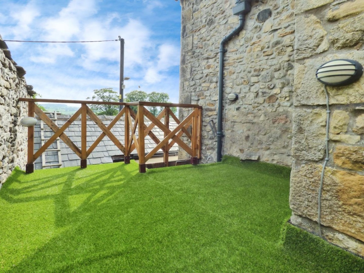 Tranmere Cottage & Carn Cottage, Hoyle Hill, Long Preston, Skipton
