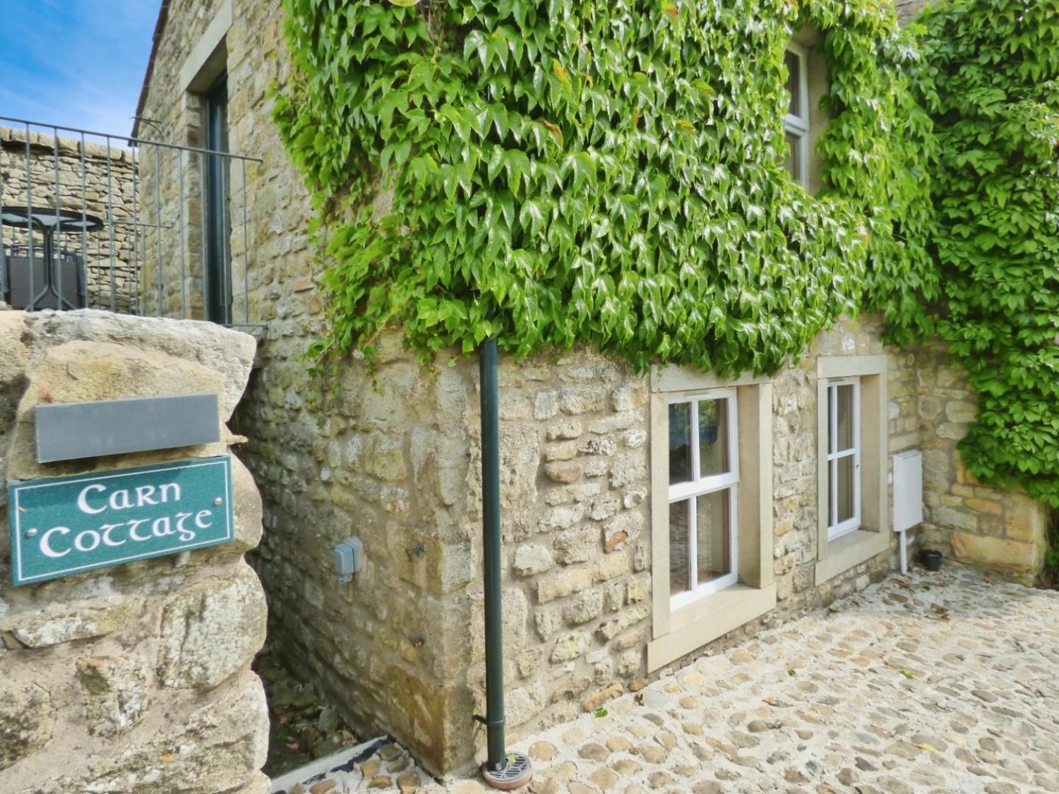 Tranmere Cottage & Carn Cottage, Hoyle Hill, Long Preston, Skipton