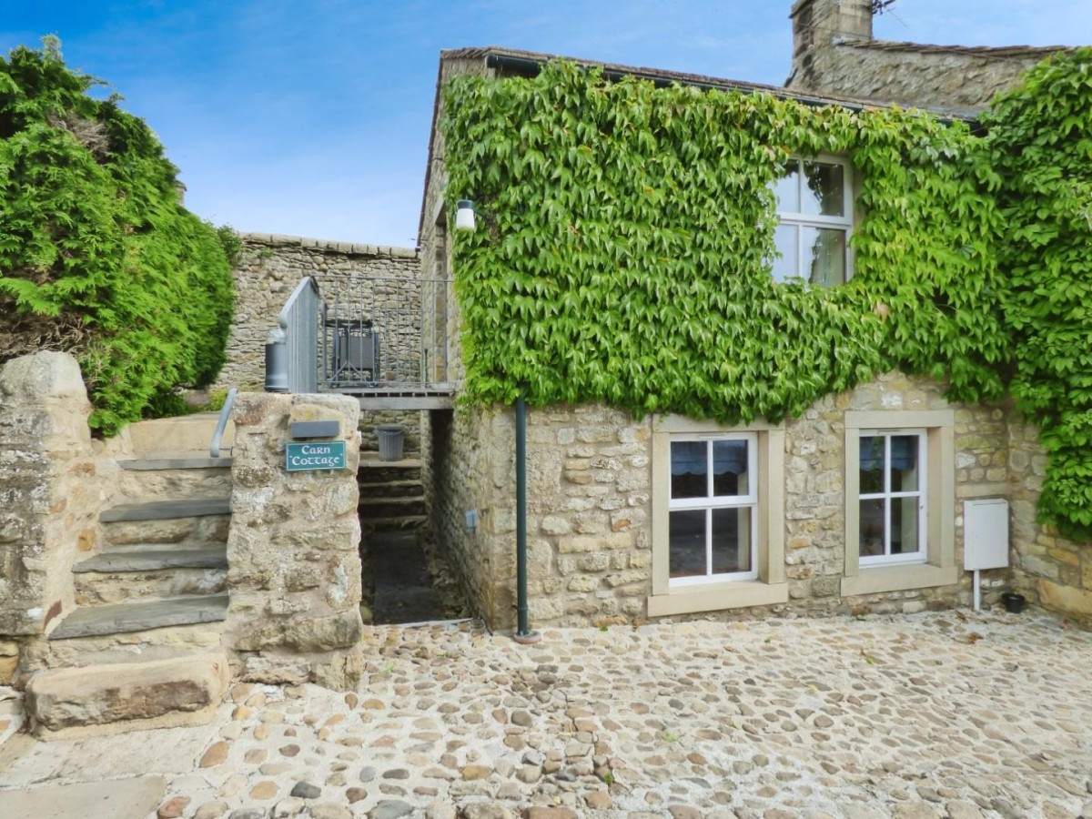 Tranmere Cottage & Carn Cottage, Hoyle Hill, Long Preston, Skipton
