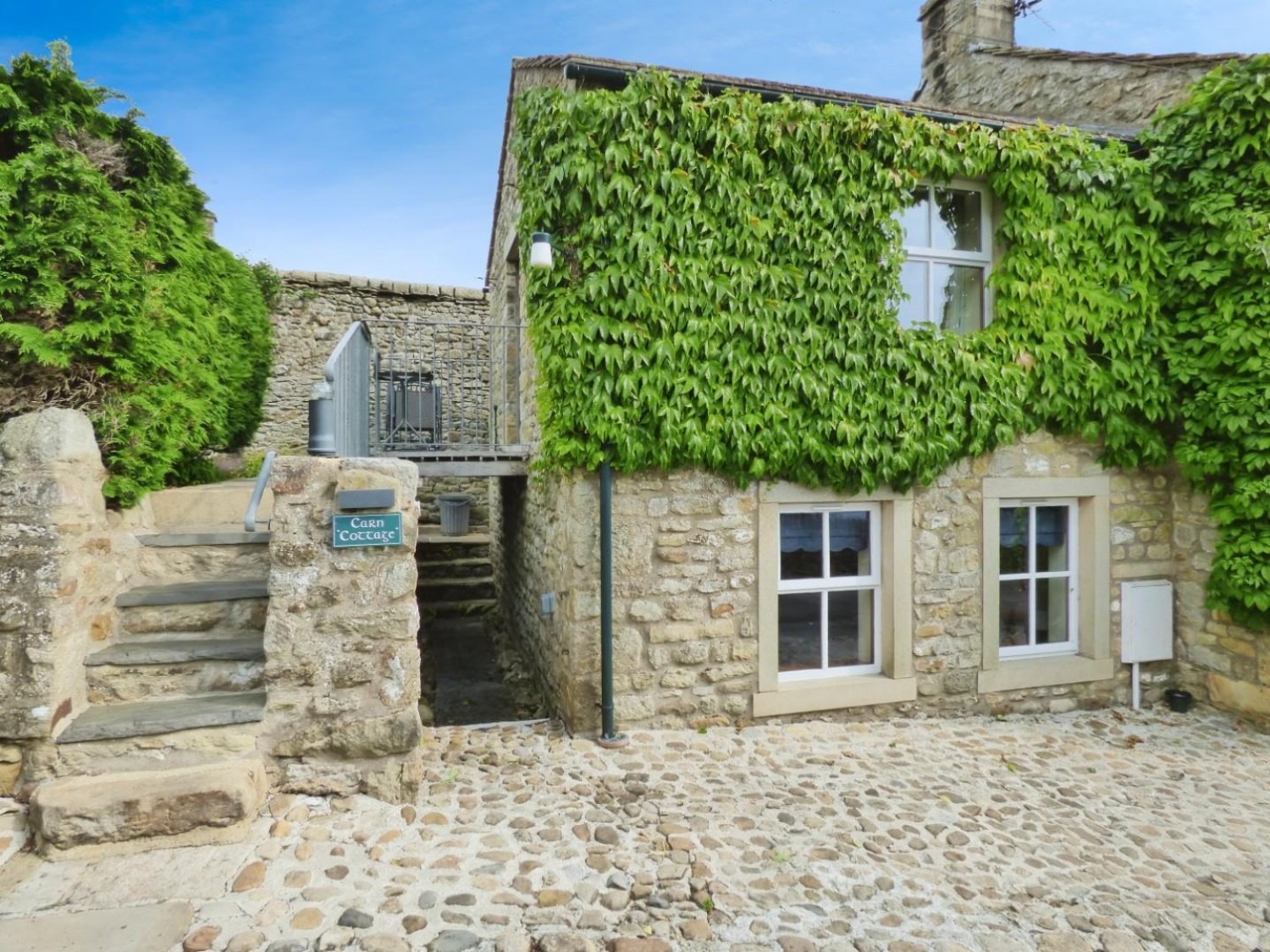 Tranmere Cottage & Carn Cottage, Hoyle Hill, Long Preston, Skipton