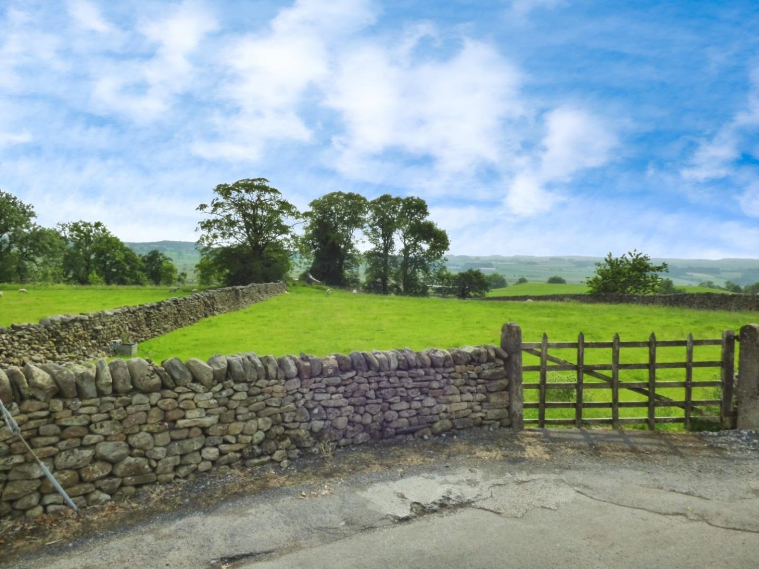 Tranmere Cottage & Carn Cottage, Hoyle Hill, Long Preston, Skipton