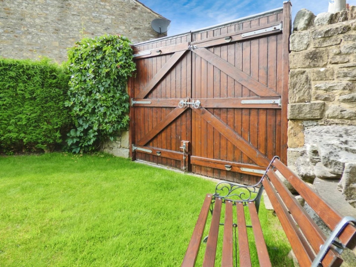 Tranmere Cottage & Carn Cottage, Hoyle Hill, Long Preston, Skipton
