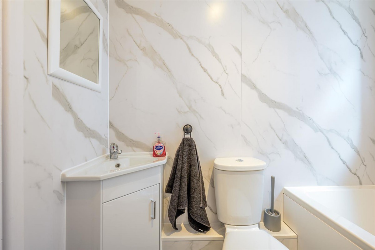 Glynne Avenue, Kingswinford, DY6 9PT