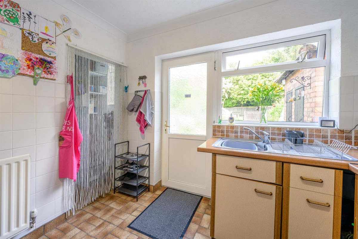 Glynne Avenue, Kingswinford, DY6 9PT