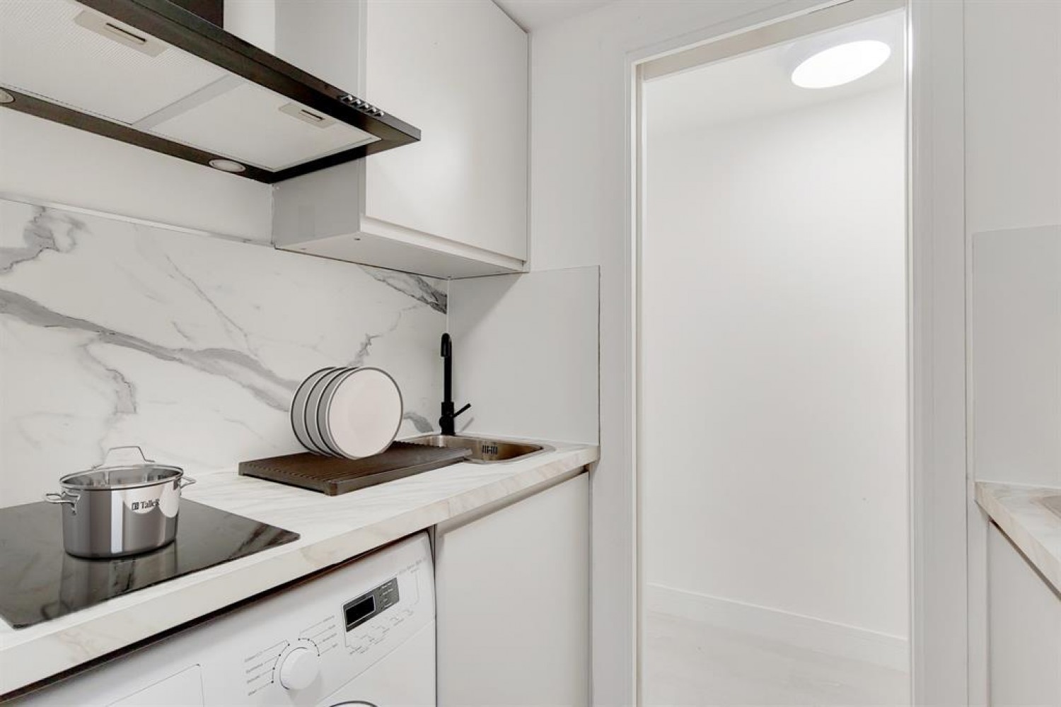 Tooting Broadway, SW17 - HOUSING BENEFIT TENANTS CONSIDERED at LHA RATE