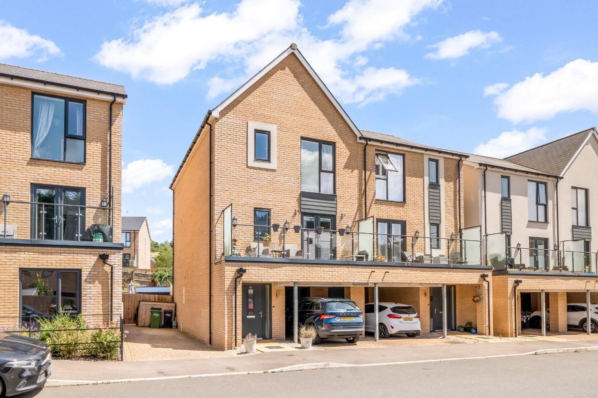 Lister Road, Dursley