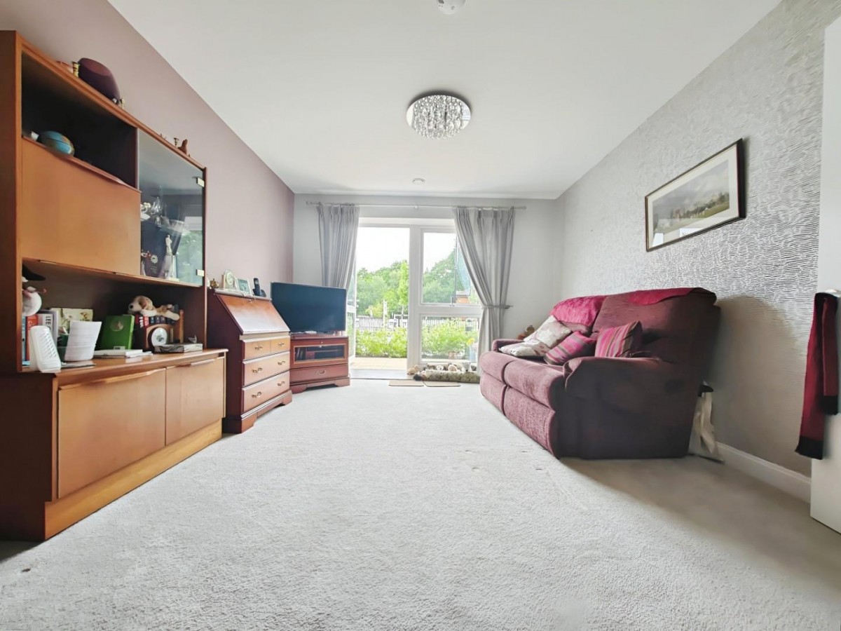 London Road, Bagshot