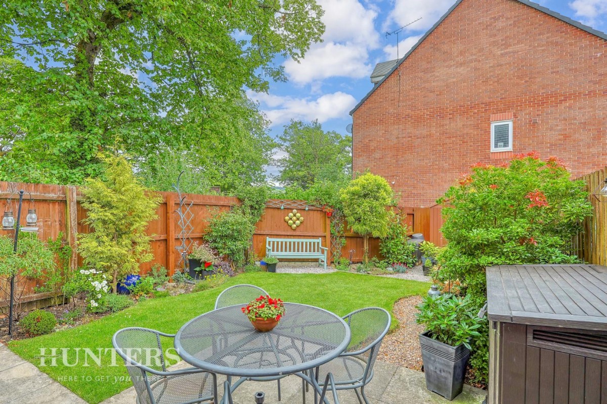 Oakhurst Close, Wardle, OL12 9EJ