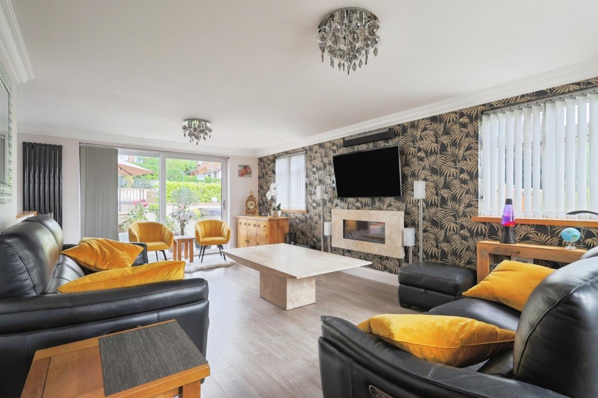Oakcroft, Stalybridge, Cheshire, SK15 2UQ