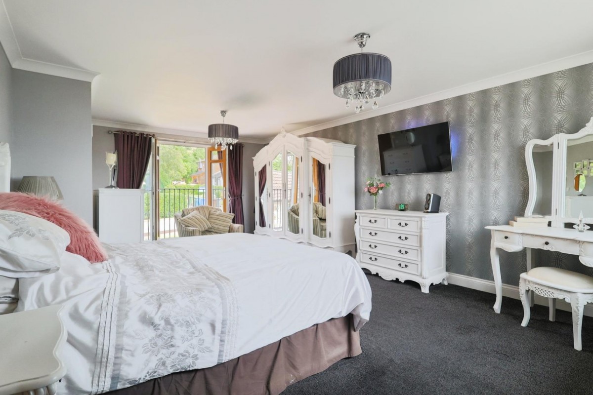 Oakcroft, Stalybridge, Cheshire, SK15 2UQ