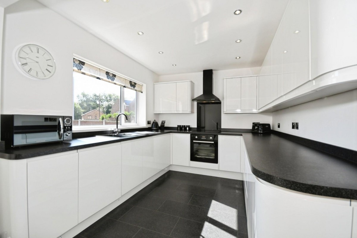 Avondale Road, Inkersall, Chesterfield, S43 3EQ