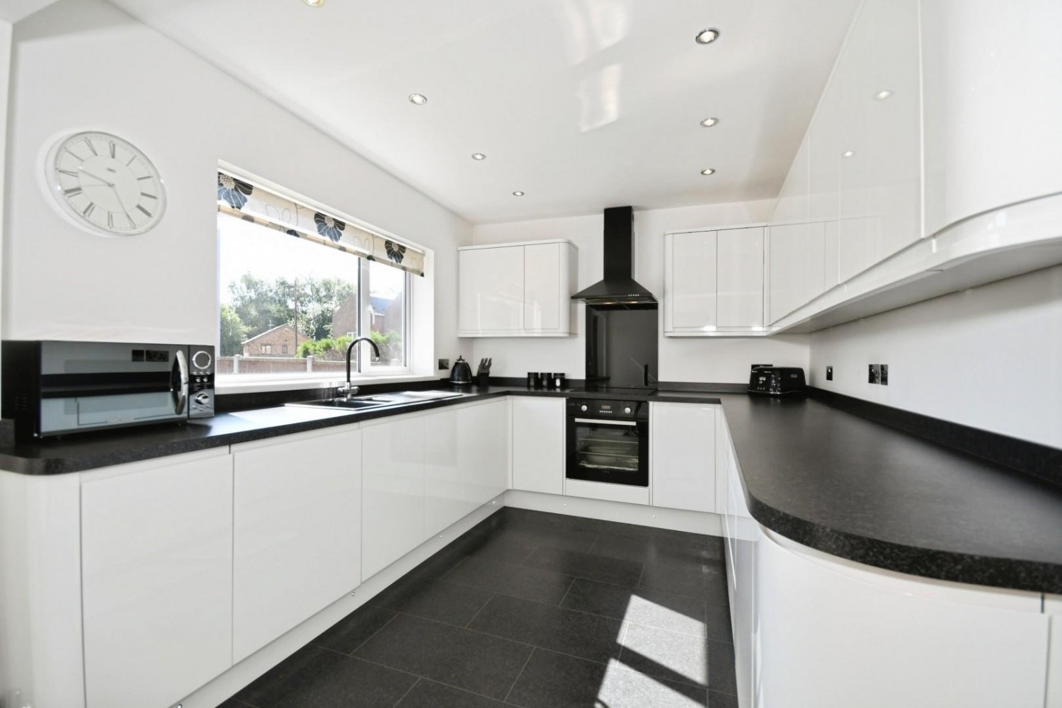 Avondale Road, Inkersall, Chesterfield, S43 3EQ