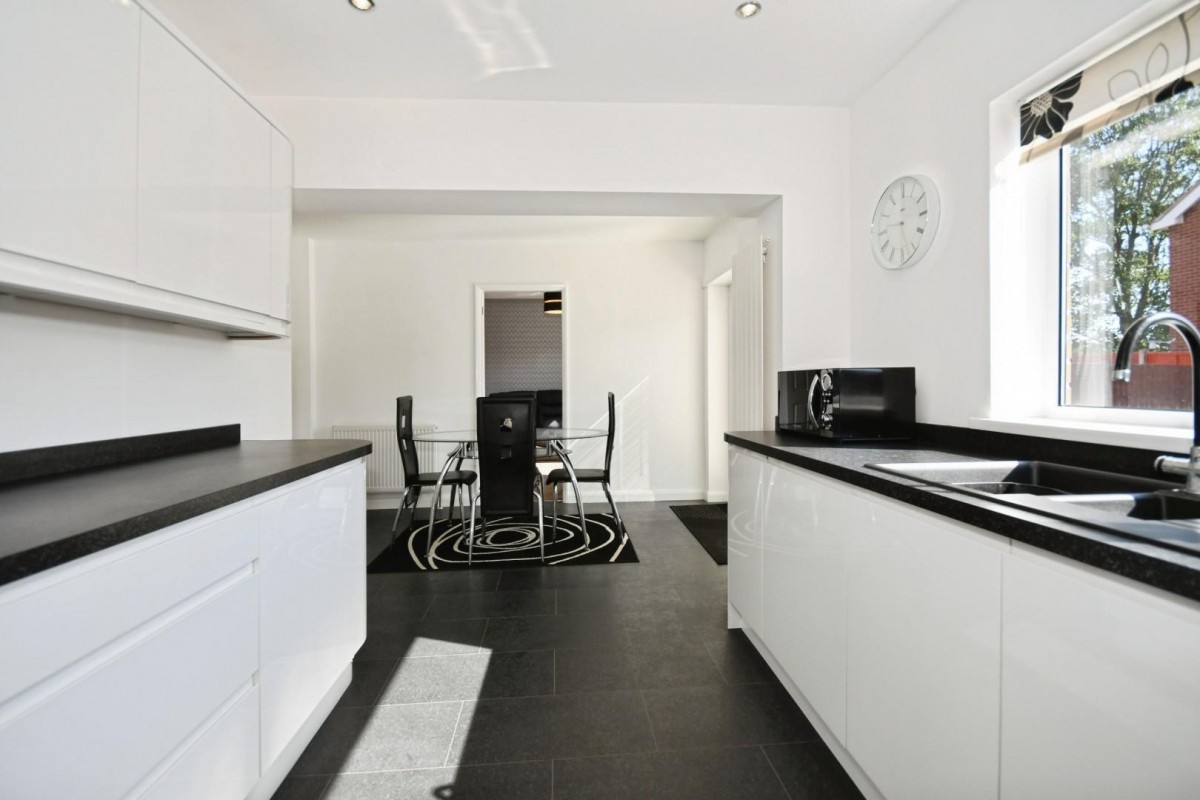 Avondale Road, Inkersall, Chesterfield, S43 3EQ