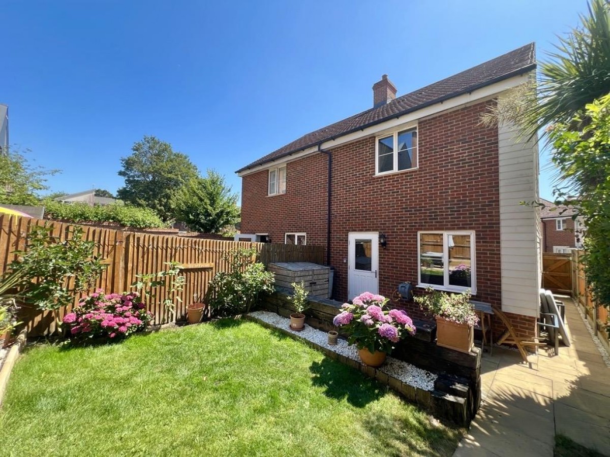 Rene Mac Kisray Place, Repton Park