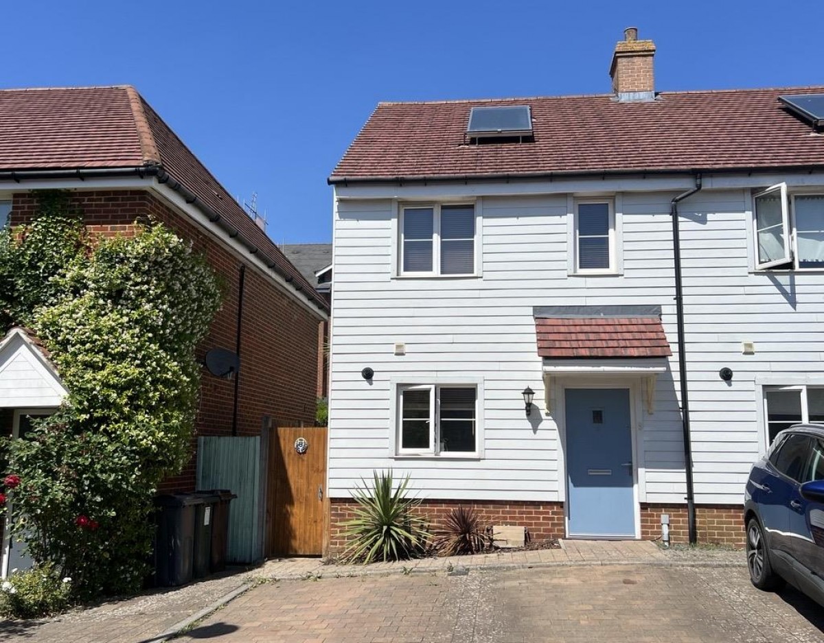 Rene Mac Kisray Place, Repton Park