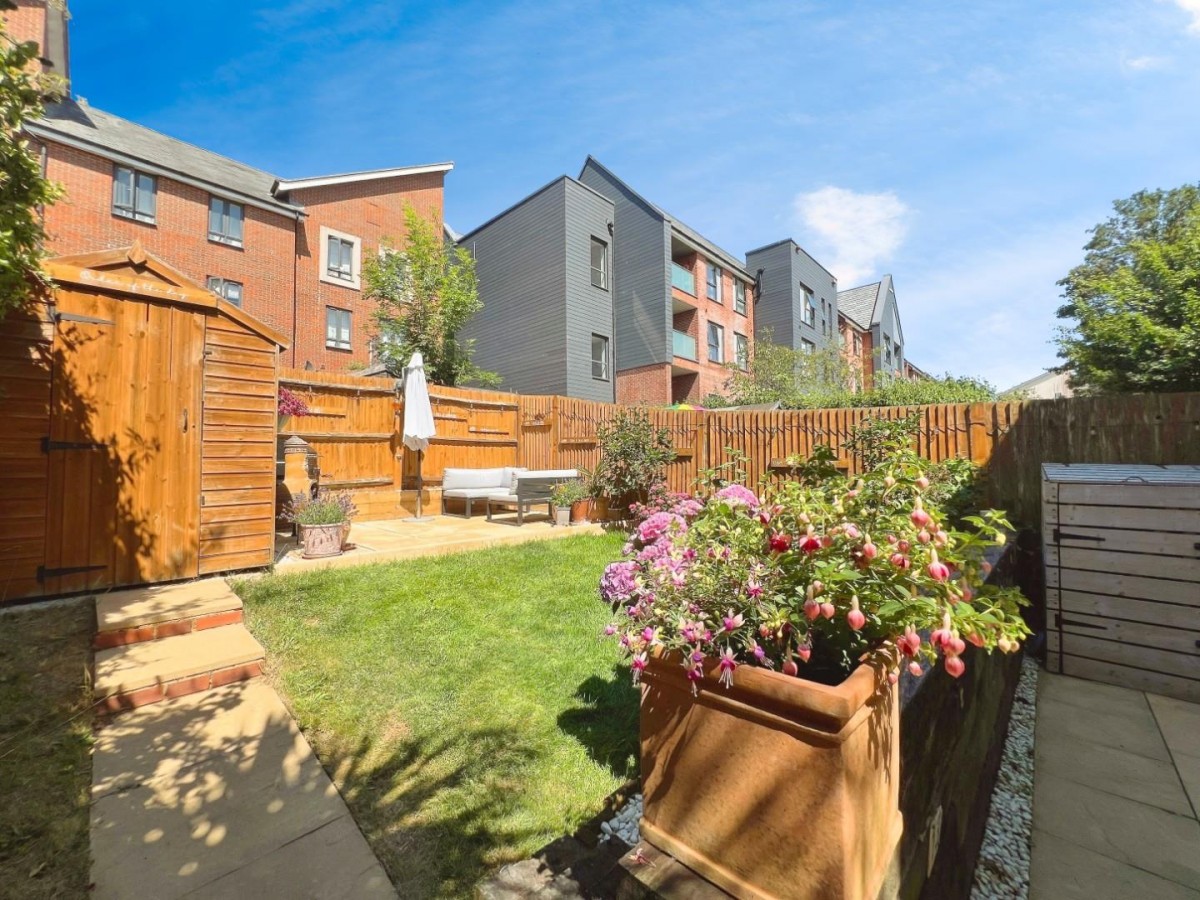 Rene Mac Kisray Place, Repton Park